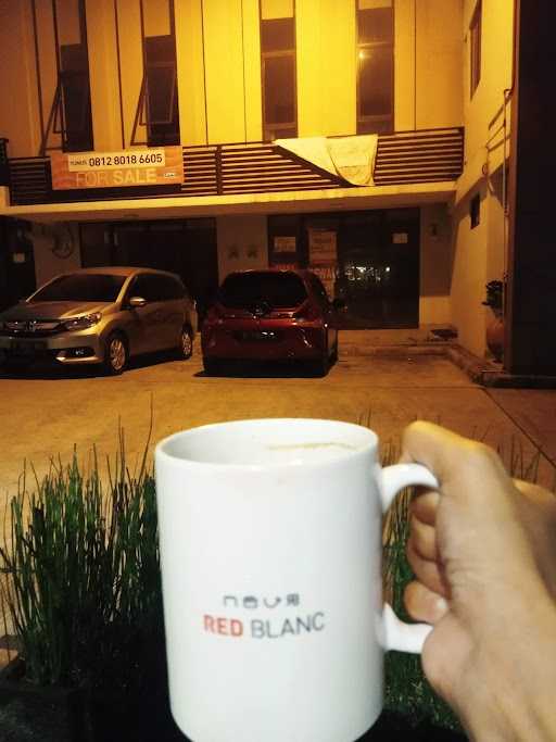 Red Blanc Coffee & Bakery Cafe 5