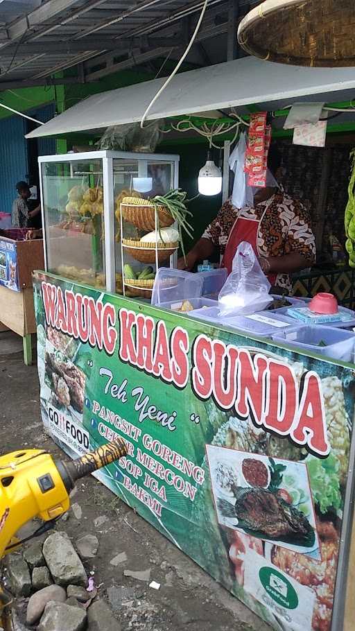 Warung Khas Sunda Teh Yeni 3