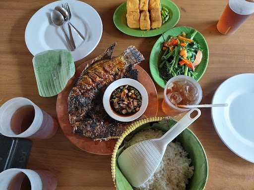 Rumah Makan Riung Pasundan 5