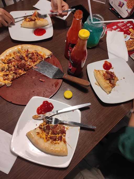 Pizza Hut Restoran 7