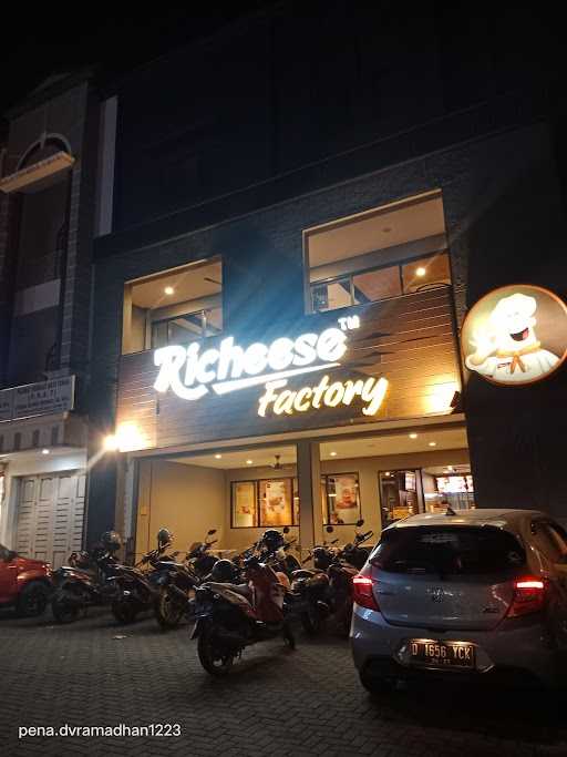 Richeese Factory Ra Kosasih Sukabumi 10