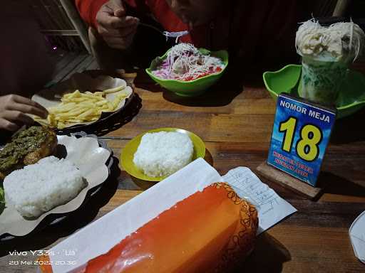 Kedai Es Teler Durian Alik 4