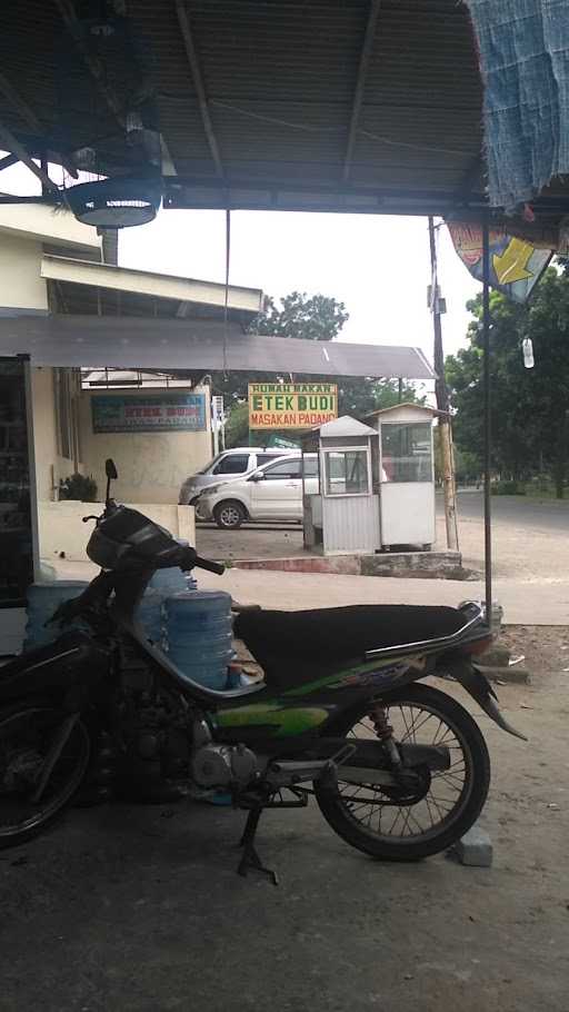 Rumah Makan Etek Budi 8