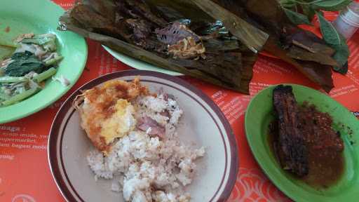 Rumah Makan Neng Dia Majalengka 7