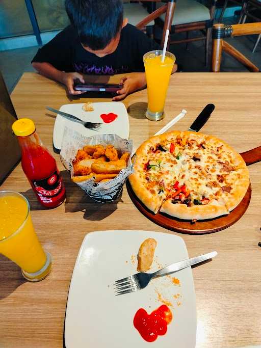 Pizza Hut Restoran 9