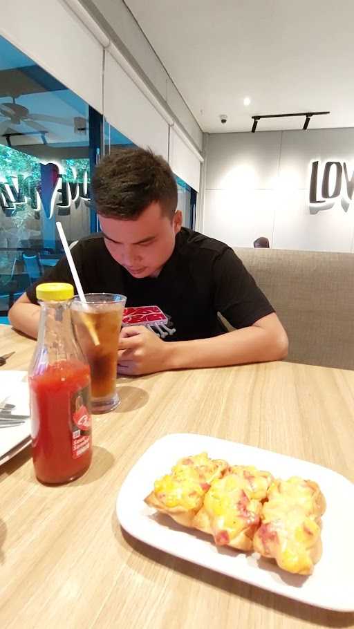 Pizza Hut Restoran 7