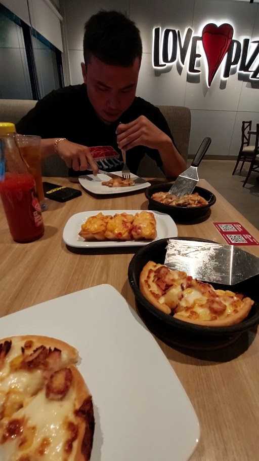 Pizza Hut Restoran 3