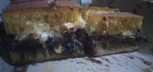 Martabak Goldenking Jl. Rinjani 3