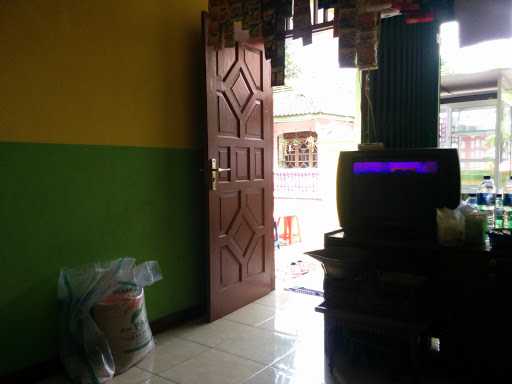 Rumah Makan Tante Dowex 2