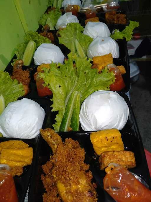 Kedai Nasi Liwet Khas Sunda 1