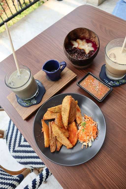 Three Folks Ice Cream And Coffee - Lebak Bulus 7