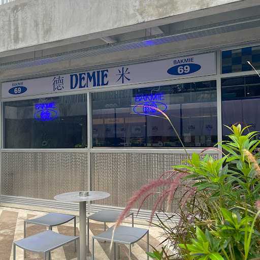 Demie, Cilandak 7