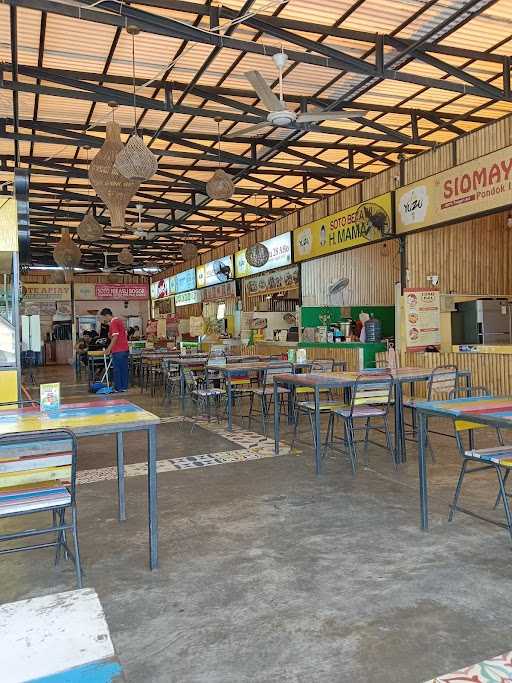 Kampung Artis Foodcourt 8