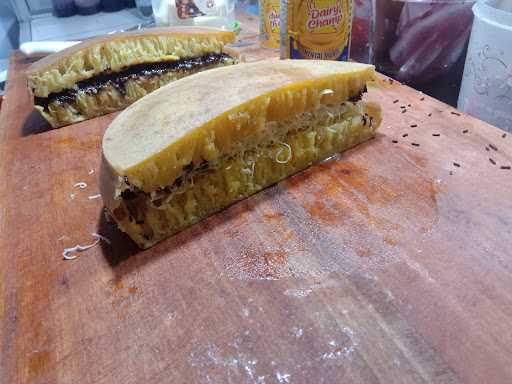 Martabak Adinda & Roti Bakar Khas Bandung 9