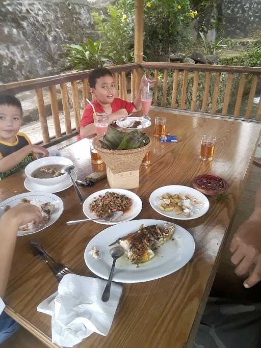 Resto Mak Iyat Cilawu Garut 7