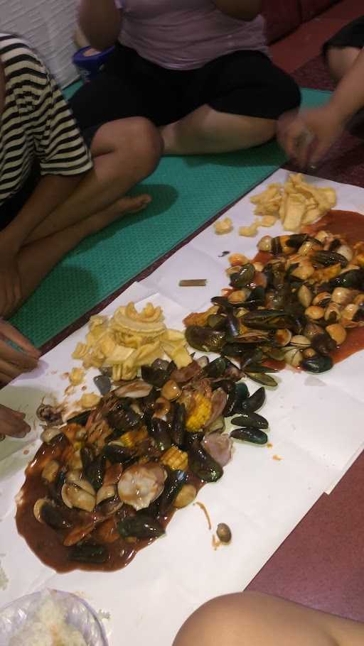 Waroeng Seafood Kerang Tumpah Ciledug 2