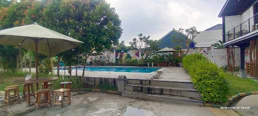 Bumi Rakata Cafe & Swimming Pool 7