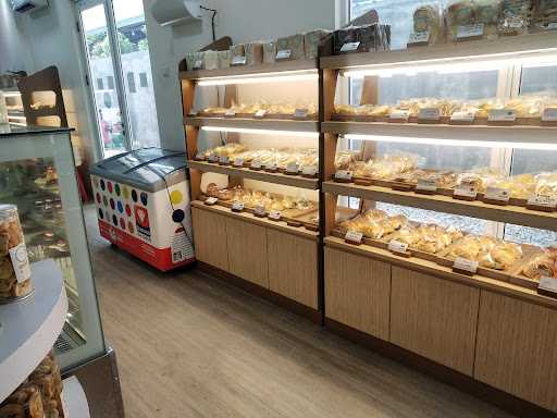 Olin'S Donuts & Bakery Kota Wisata 9