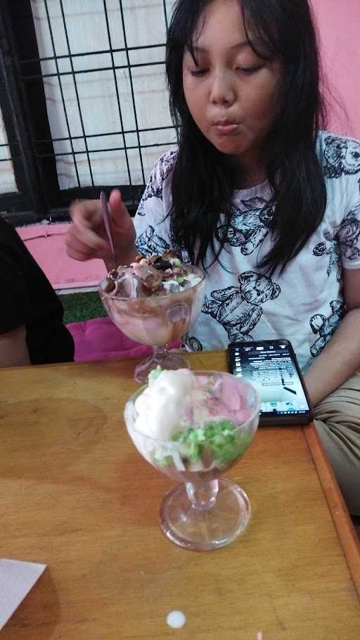 Rumah Ice Cream Cileungsi 6