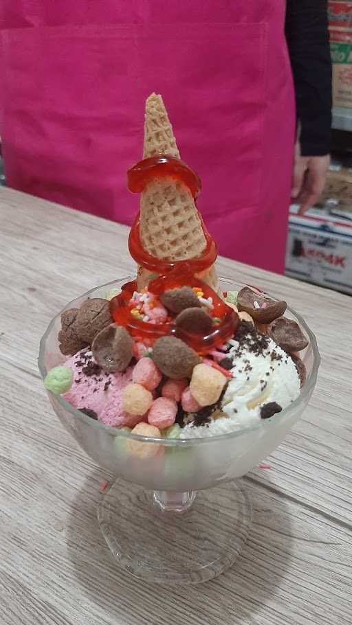 Rumah Ice Cream Cileungsi 8