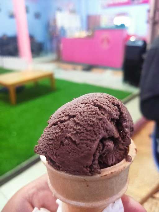 Rumah Ice Cream Cileungsi 5