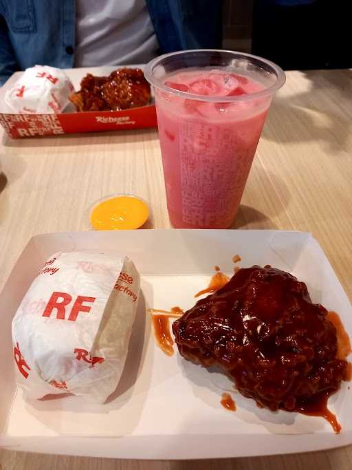 Richeese Factory - Metropolitan Mall Cileungsi 2