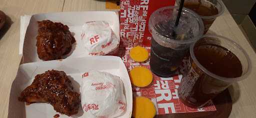 Richeese Factory - Metropolitan Mall Cileungsi 6