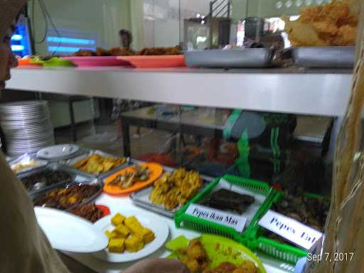 Rumah Makan 2 Em 4