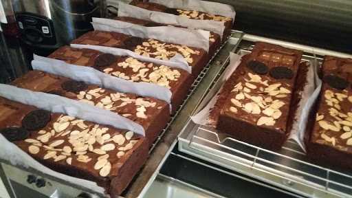 Manoa Brownies And Cakes 2