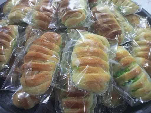 Mba Rin Cake & Bakery Cilongok 9