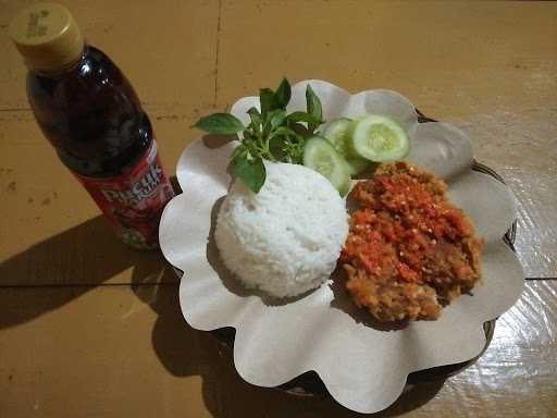 Ayam Bakar Dan Goreng Putra Simpang 8