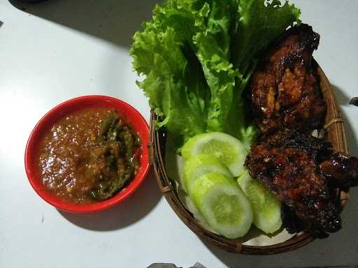 Ayam Bakar Dan Goreng Putra Simpang 5