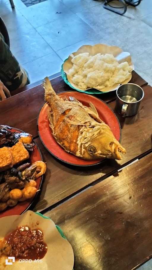 Lalapan Ikan Laut & Ayam Goreng 10