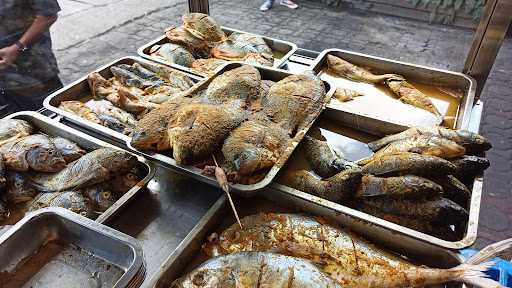 Lalapan Ikan Laut & Ayam Goreng 1