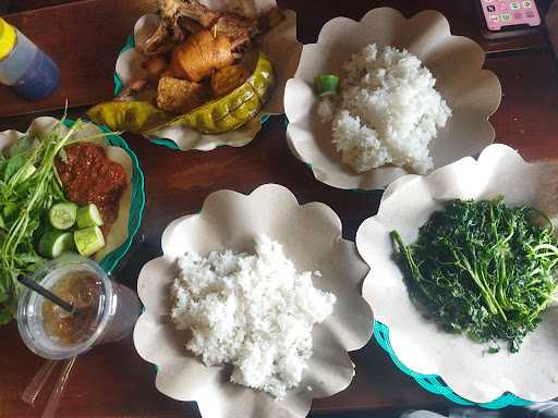 Lalapan Ikan Laut & Ayam Goreng 6