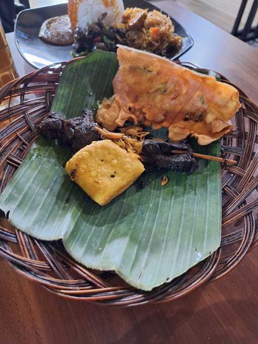 Rumah Makan Padasuka 9