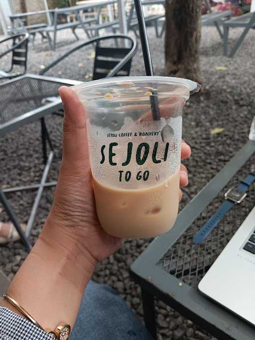 Sejoli Coffee & Roastery 9