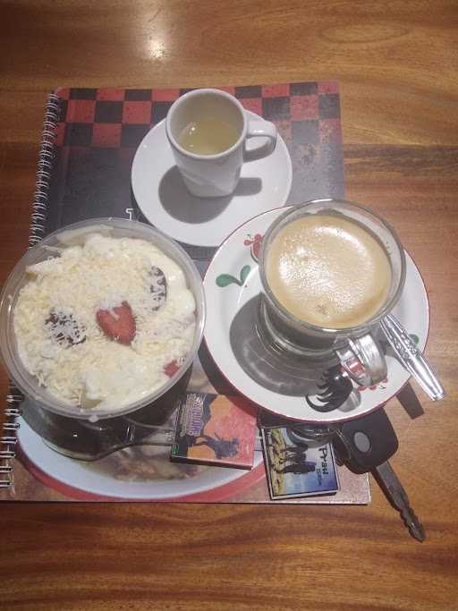 Rojiro Coffe And Resto 10