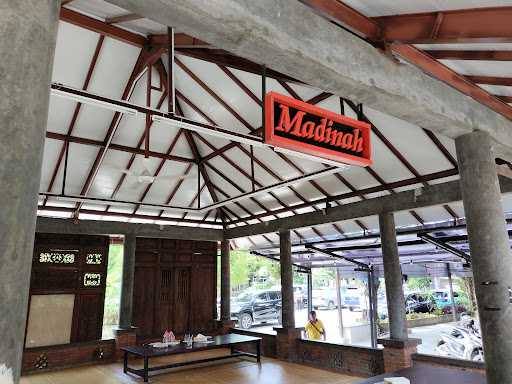 Rumah Makan Lesehan Pondok Laras 1