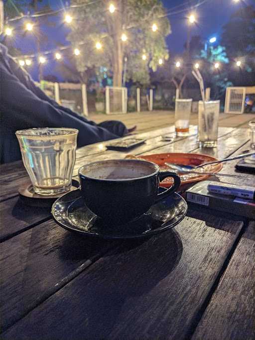 Cafe Rangkong Bukit Waruwangi 1