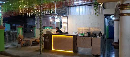 Cafe Latar Betawi 5