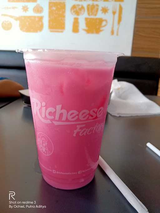 Richeese Factory Cinere 3