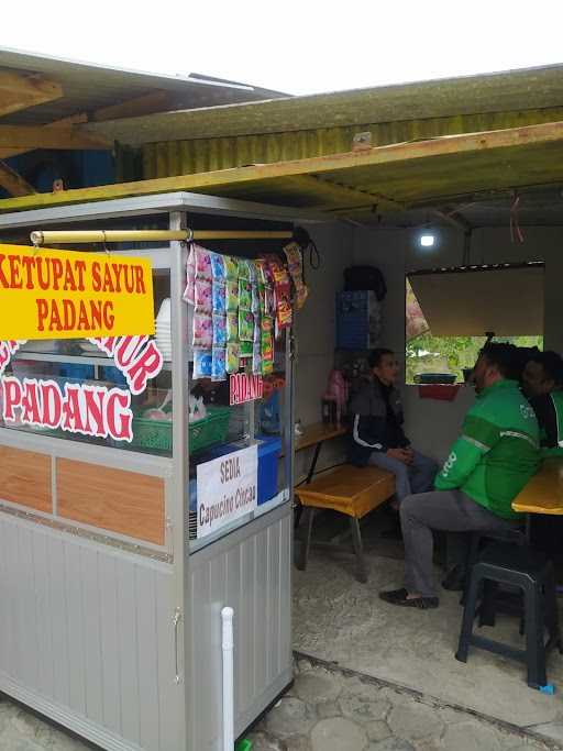 Warung Romaki, Ketupat Sayur Padang 2