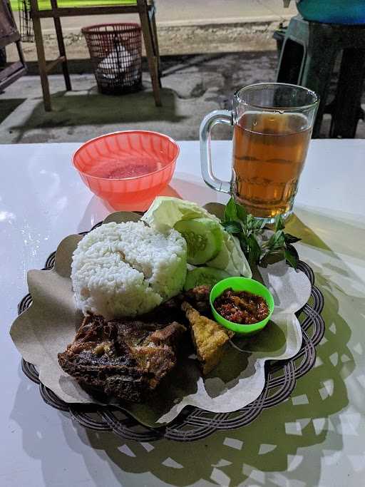 Kedai Lesehan Pecel Lele Anay 4