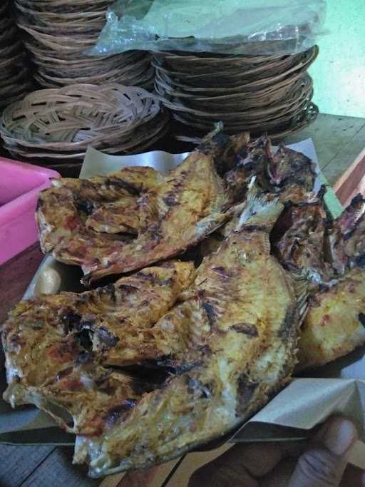 Bakar Ikan Mamah Nyinyi 3