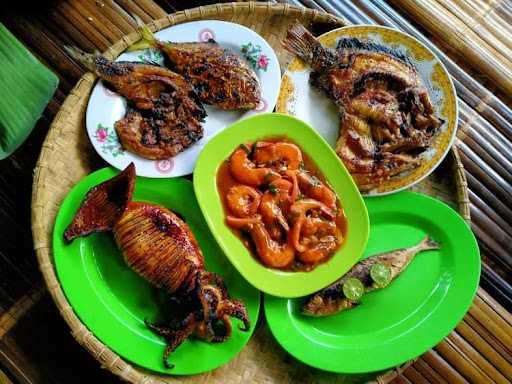 Lesehan Warung Bakar Ikan Sau San 3