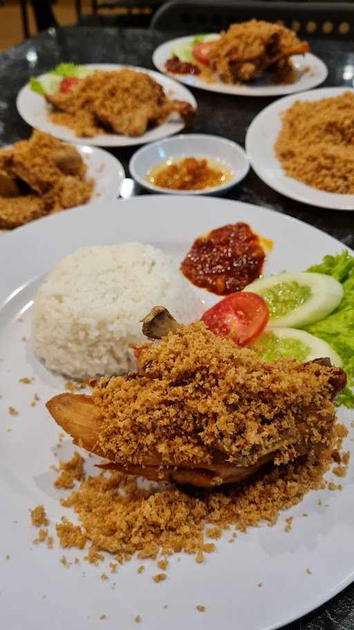 Ayam Goreng Mbok Berek Ny. Subekti 7