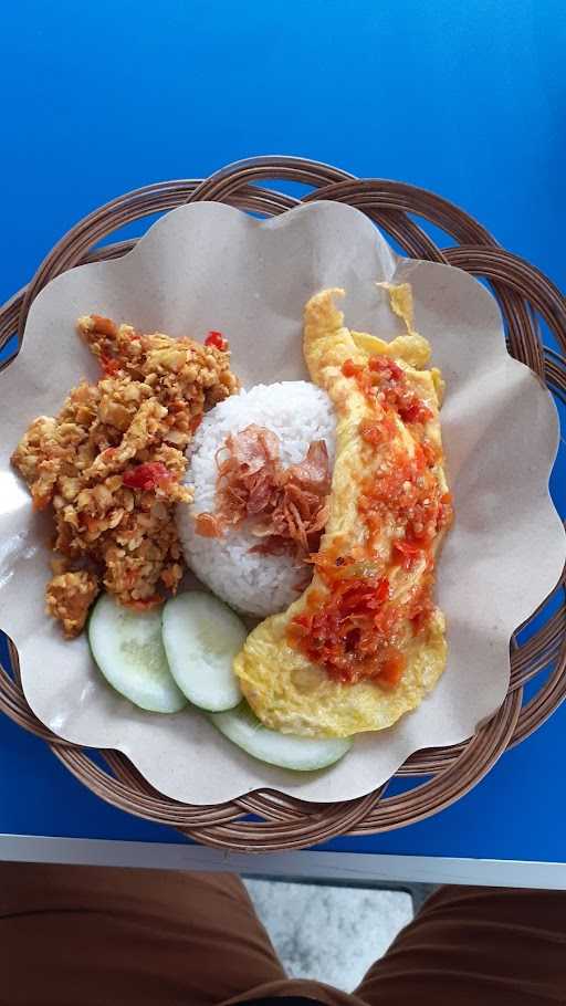 Ayam Goreng Tepian Lubang Buaya 1