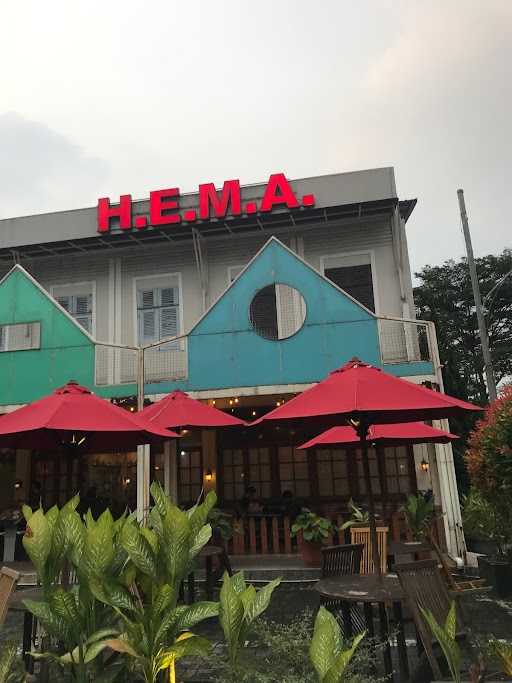 H.E.M.A Resto - Green Terrace TMII 7