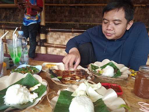 Saung Lentera 5